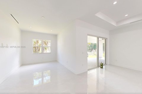 House in Naples, Florida 4 bedrooms, 230.58 sq.m. № 2189492 - photo 15