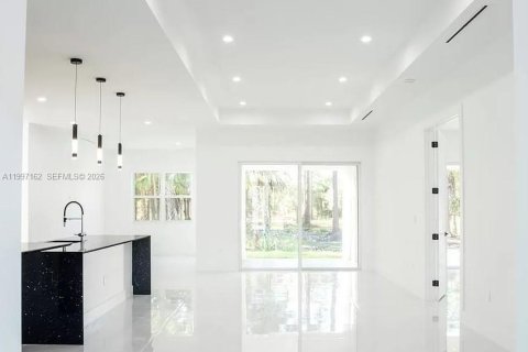 House in Naples, Florida 4 bedrooms, 230.58 sq.m. № 2189492 - photo 21