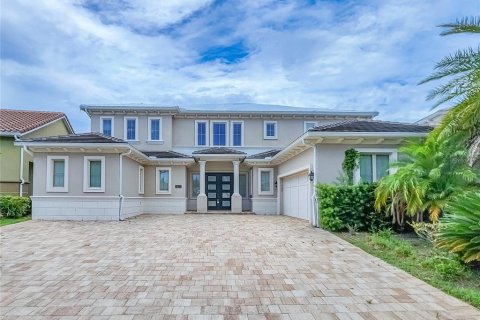 House in Orlando, Florida 6 bedrooms, 491.64 sq.m. № 2304734