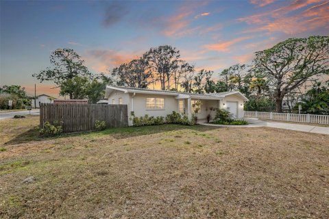 House in New Port Richey, Florida 3 bedrooms, 116.5 sq.m. № 2093852