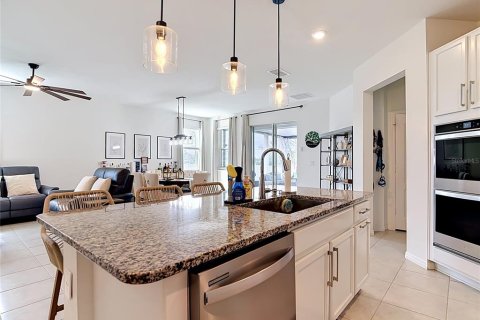 Villa ou maison à louer à Winter Haven, Floride: 4 chambres, 184.78 m2 № 2102266 - photo 5