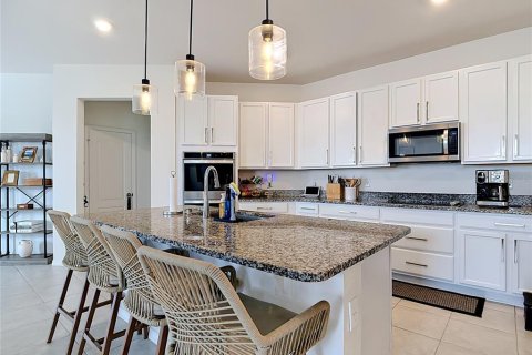 Villa ou maison à louer à Winter Haven, Floride: 4 chambres, 184.78 m2 № 2102266 - photo 4
