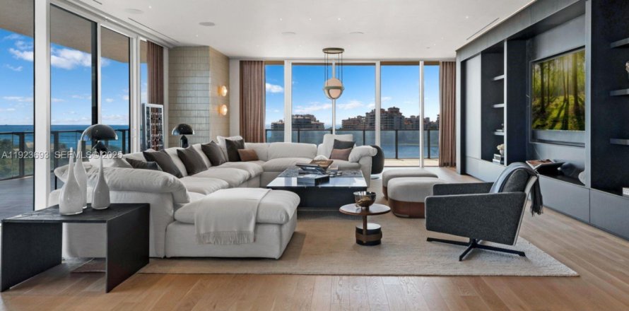 Кондоминиум с 4 спальнями в Майами-Бич, Флорида № 1982875