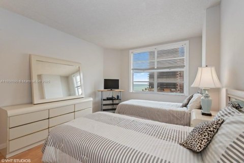 Condominio en alquiler en Hallandale Beach, Florida, 2 dormitorios, 115.2 m2 № 1887866 - foto 5