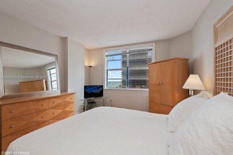 Condominio en alquiler en Hallandale Beach, Florida, 2 dormitorios, 115.2 m2 № 1887866 - foto 7