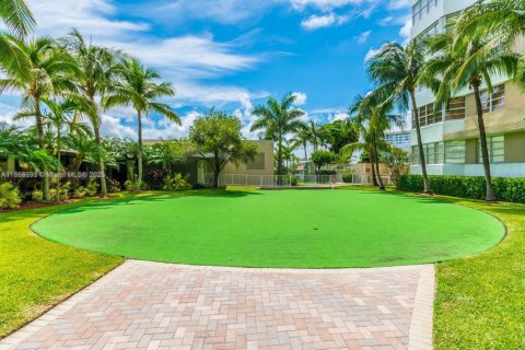 Condominio en alquiler en Hallandale Beach, Florida, 2 dormitorios, 115.2 m2 № 1887866 - foto 11