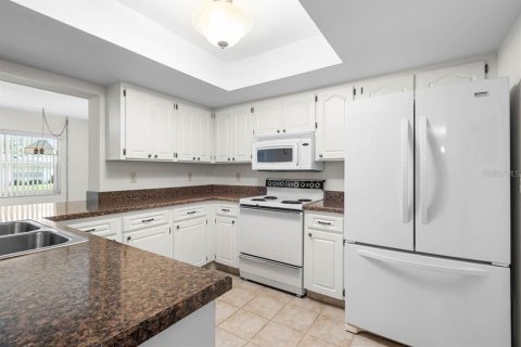 Condo in Sun City Center, Florida, 2 bedrooms  № 1907062 - photo 12