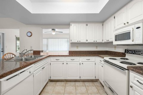 Condo in Sun City Center, Florida, 2 bedrooms  № 1907062 - photo 13