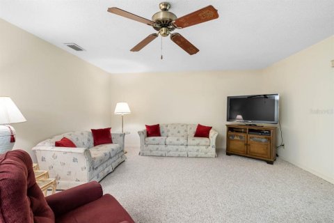 Condo in Sun City Center, Florida, 2 bedrooms  № 1907062 - photo 9