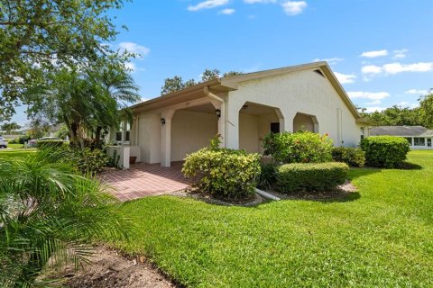 Condo in Sun City Center, Florida, 2 bedrooms  № 1907062 - photo 5