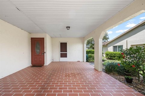 Condo in Sun City Center, Florida, 2 bedrooms  № 1907062 - photo 6