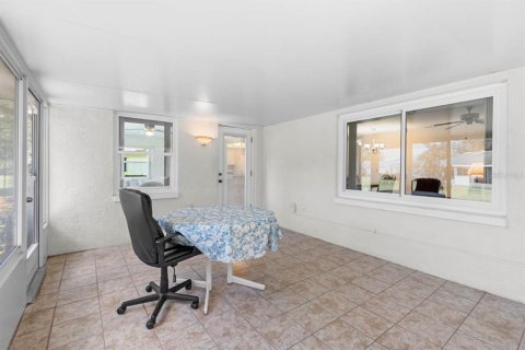 Condo in Sun City Center, Florida, 2 bedrooms  № 1907062 - photo 17