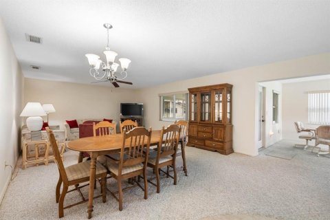 Condo in Sun City Center, Florida, 2 bedrooms  № 1907062 - photo 7