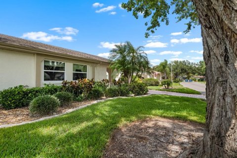 Condo in Sun City Center, Florida, 2 bedrooms  № 1907062 - photo 4
