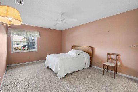 Condo in Sun City Center, Florida, 2 bedrooms  № 1907062 - photo 18