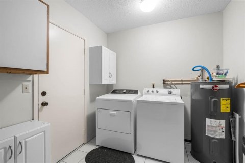 Condo in Sun City Center, Florida, 2 bedrooms  № 1907062 - photo 24