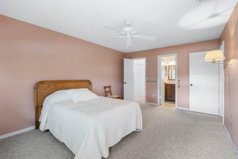 Condo in Sun City Center, Florida, 2 bedrooms  № 1907062 - photo 19