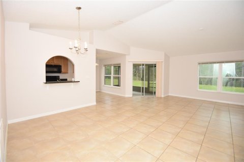 House in Palm Coast, Florida 3 bedrooms, 122.91 sq.m. № 2413722 - photo 5