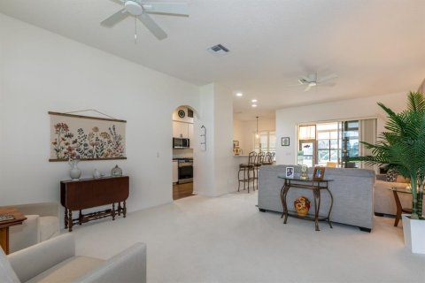 House in Leesburg, Florida 3 bedrooms, 160.91 sq.m. № 1904267 - photo 8