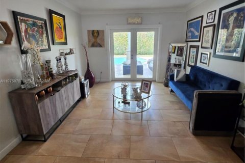 House in Miami, Florida 3 bedrooms, 169.55 sq.m. № 2040233 - photo 5