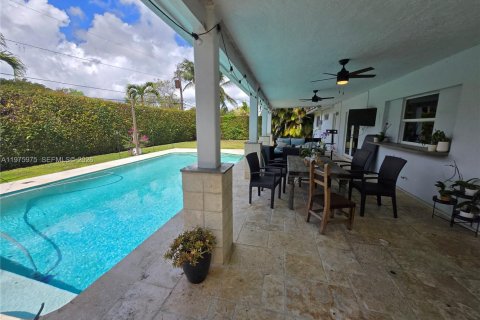 House in Miami, Florida 3 bedrooms, 169.55 sq.m. № 2040233 - photo 3