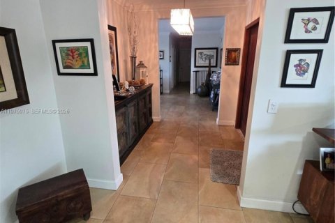 House in Miami, Florida 3 bedrooms, 169.55 sq.m. № 2040233 - photo 20