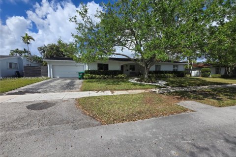 House in Miami, Florida 3 bedrooms, 169.55 sq.m. № 2040233