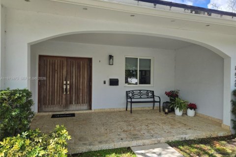 House in Miami, Florida 3 bedrooms, 169.55 sq.m. № 2040233 - photo 6