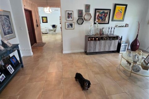 House in Miami, Florida 3 bedrooms, 169.55 sq.m. № 2040233 - photo 17