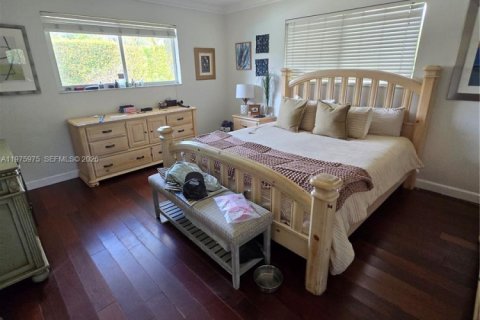 House in Miami, Florida 3 bedrooms, 169.55 sq.m. № 2040233 - photo 21