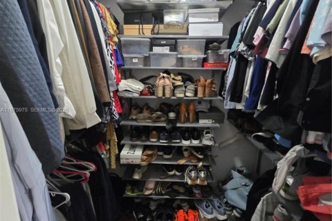 House in Miami, Florida 3 bedrooms, 169.55 sq.m. № 2040233 - photo 27