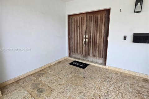 House in Miami, Florida 3 bedrooms, 169.55 sq.m. № 2040233 - photo 11