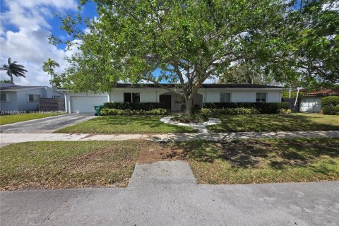 House in Miami, Florida 3 bedrooms, 169.55 sq.m. № 2040233 - photo 8