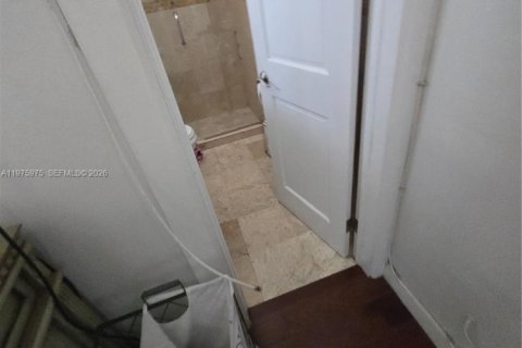 House in Miami, Florida 3 bedrooms, 169.55 sq.m. № 2040233 - photo 23