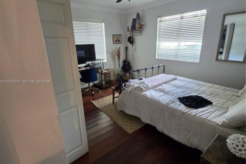 House in Miami, Florida 3 bedrooms, 169.55 sq.m. № 2040233 - photo 22