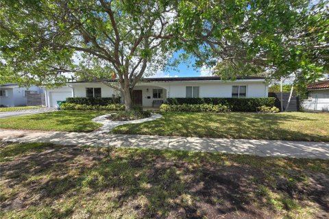 House in Miami, Florida 3 bedrooms, 169.55 sq.m. № 2040233 - photo 10