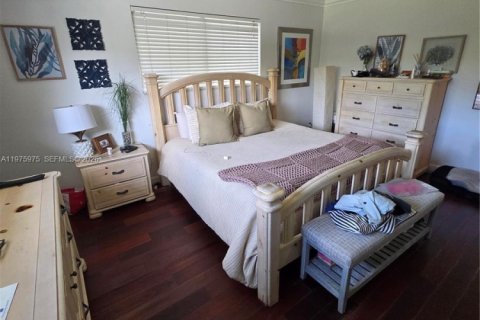 House in Miami, Florida 3 bedrooms, 169.55 sq.m. № 2040233 - photo 25