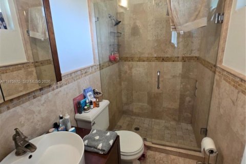 House in Miami, Florida 3 bedrooms, 169.55 sq.m. № 2040233 - photo 24