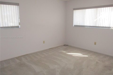 Купить кондоминиум в Тамарак, Флорида 2 спальни, 108.05м2, № 1957837 - фото 8