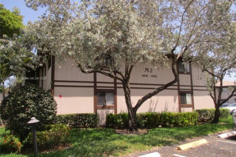 Купить кондоминиум в Тамарак, Флорида 2 спальни, 108.05м2, № 1957837 - фото 1