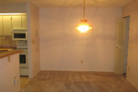 Купить кондоминиум в Тамарак, Флорида 2 спальни, 108.05м2, № 1957837 - фото 4