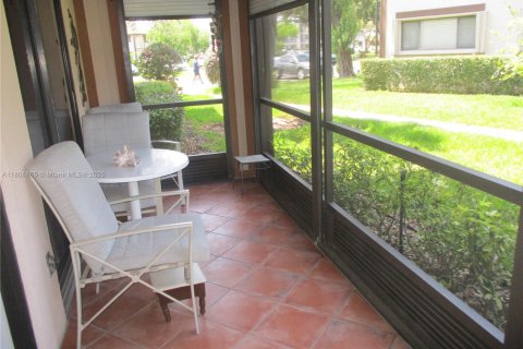 Купить кондоминиум в Тамарак, Флорида 2 спальни, 108.05м2, № 1957837 - фото 14