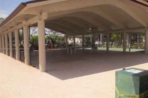 Купить кондоминиум в Тамарак, Флорида 2 спальни, 108.05м2, № 1957837 - фото 17