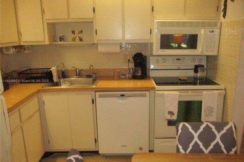 Купить кондоминиум в Тамарак, Флорида 2 спальни, 108.05м2, № 1957837 - фото 6