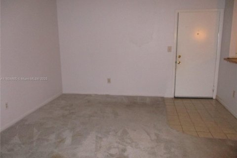 Купить кондоминиум в Тамарак, Флорида 2 спальни, 108.05м2, № 1957837 - фото 3