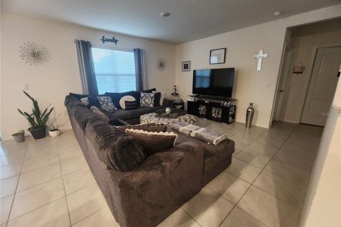 House in Lake Alfred, Florida 5 bedrooms, 248.42 sq.m. № 2215244 - photo 3