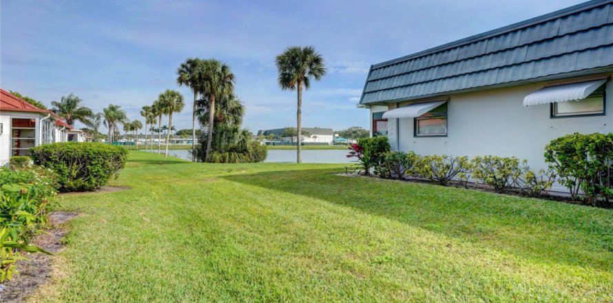 Condo in Delray Beach, Florida, 1 bedroom № 945055
