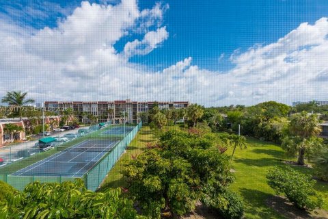 Condo in Hallandale Beach, Florida, 2 bedrooms № 2075411 - photo 26