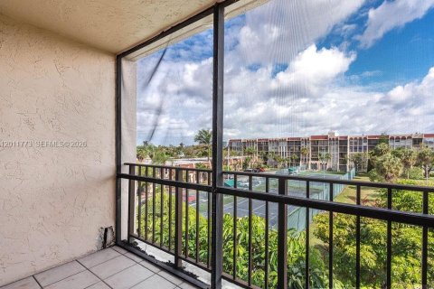 Condo in Hallandale Beach, Florida, 2 bedrooms № 2075411 - photo 23