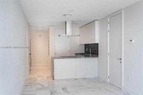 Condo in Miami, Florida, 1 bedroom  № 1997690 - photo 7